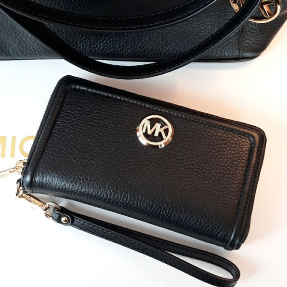 ❗SALE ❗Michael Kors Black Pebble Leather Set - Picture 5 of 8